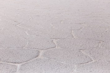 Uma das várias texturas da superfície do lago de sal.