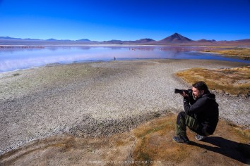 Alexandre fotografando flamingos.